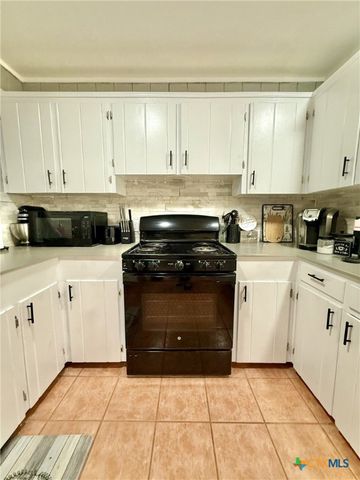 502 Flournoy Street, Edna, TX 77957