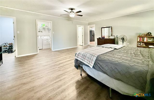 502 Flournoy Street, Edna, TX 77957