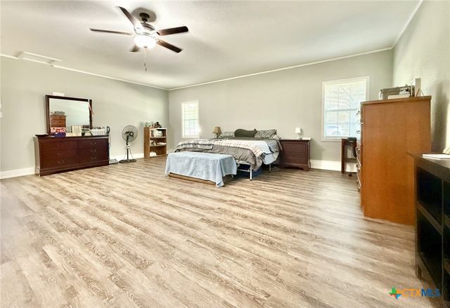 502 Flournoy Street, Edna, TX 77957