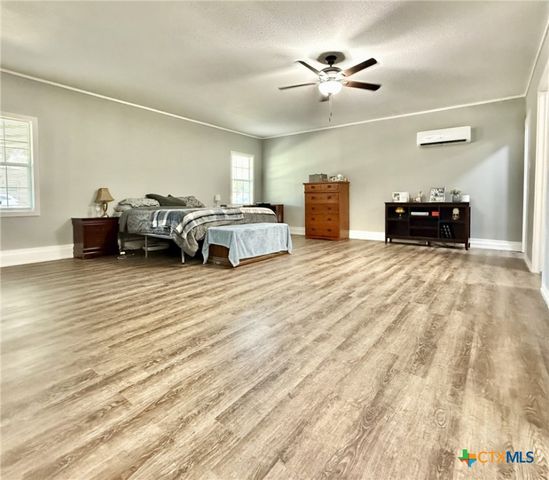 502 Flournoy Street, Edna, TX 77957