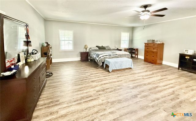 502 Flournoy Street, Edna, TX 77957