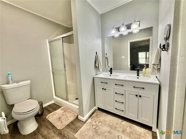 502 Flournoy Street, Edna, TX 77957