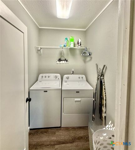 502 Flournoy Street, Edna, TX 77957