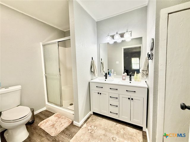 502 Flournoy Street, Edna, TX 77957