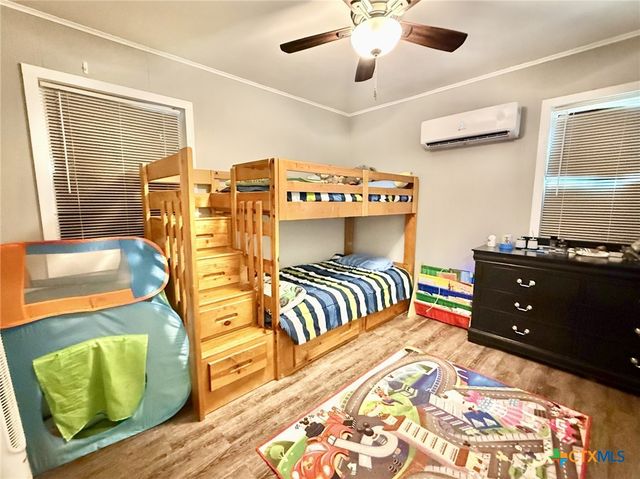 502 Flournoy Street, Edna, TX 77957