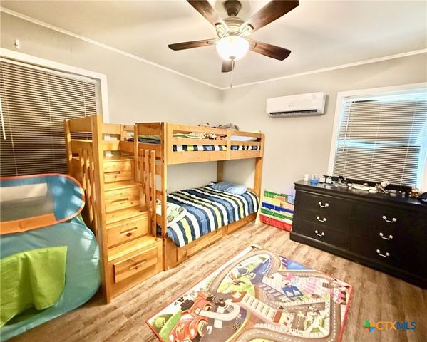 502 Flournoy Street, Edna, TX 77957