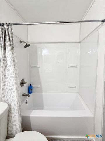 502 Flournoy Street, Edna, TX 77957