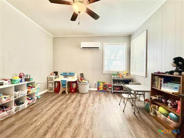 502 Flournoy Street, Edna, TX 77957