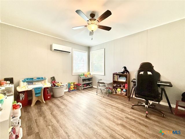 502 Flournoy Street, Edna, TX 77957