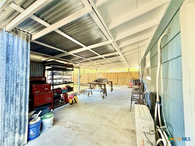 502 Flournoy Street, Edna, TX 77957