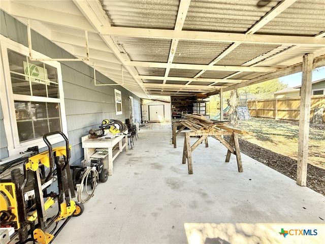 502 Flournoy Street, Edna, TX 77957