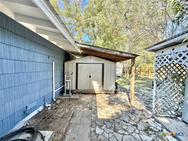 502 Flournoy Street, Edna, TX 77957