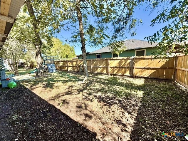 502 Flournoy Street, Edna, TX 77957