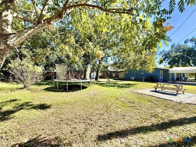 502 Flournoy Street, Edna, TX 77957