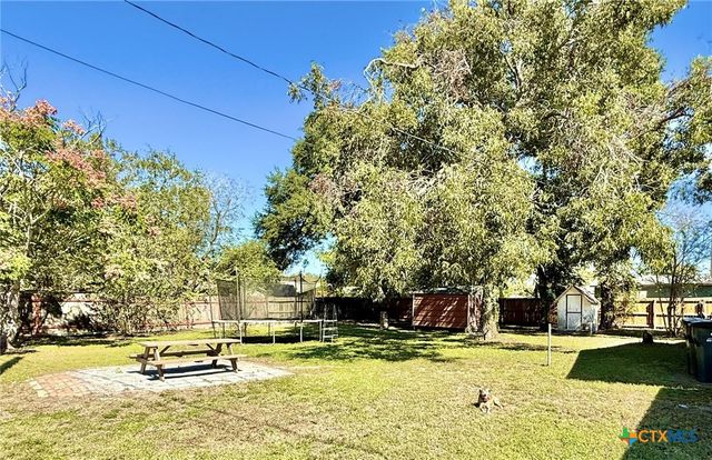 502 Flournoy Street, Edna, TX 77957