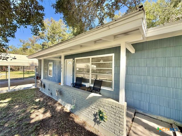 502 Flournoy Street, Edna, TX 77957