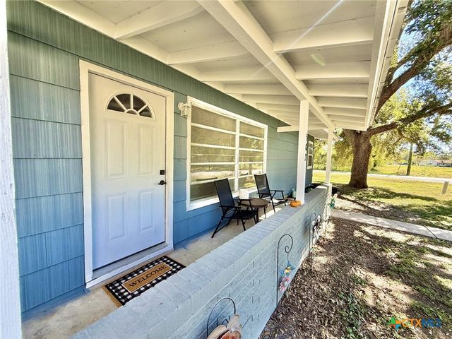 502 Flournoy Street, Edna, TX 77957