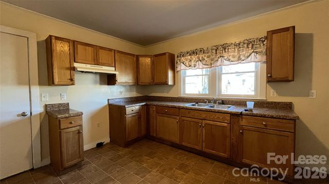 2621 Dr Carver Road, Charlotte, NC 28208