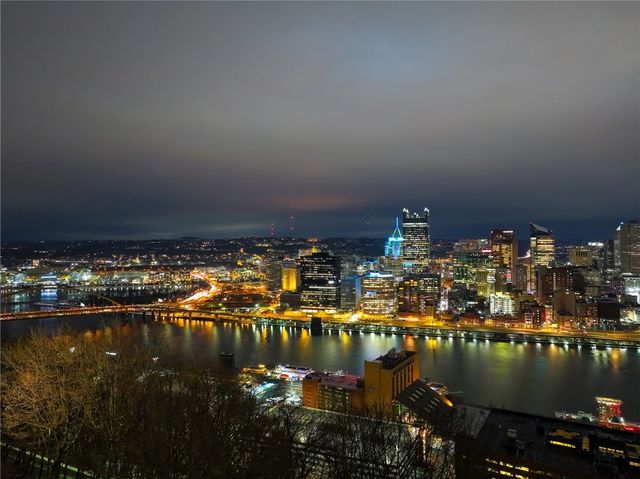 121 Grandview Ave 8, Mt Washington, PA 15211