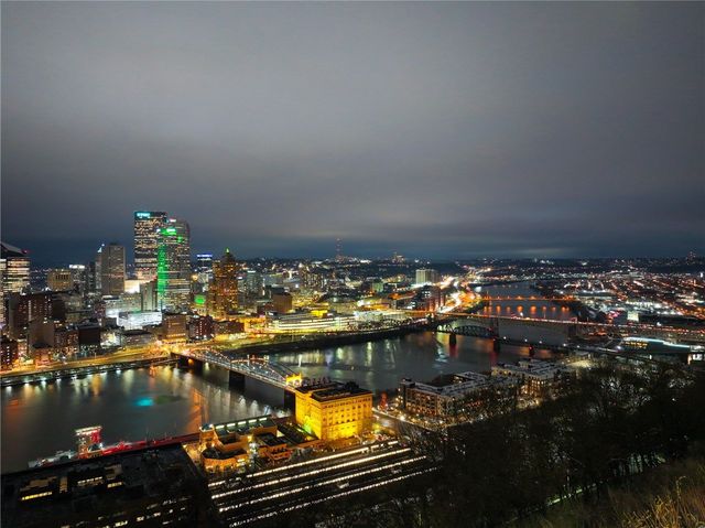 121 Grandview Ave 8, Mt Washington, PA 15211