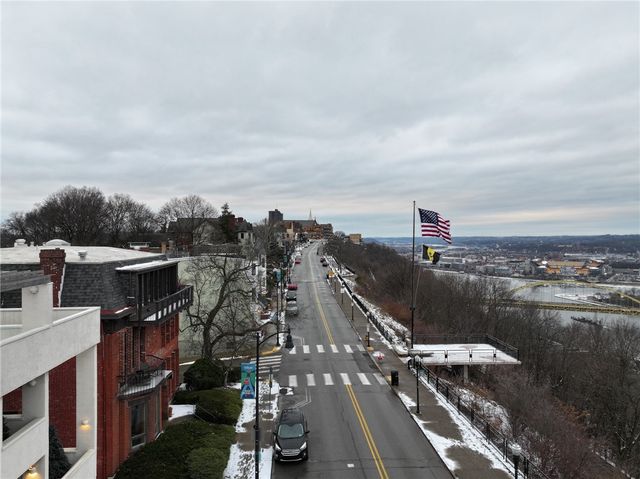 121 Grandview Ave 8, Mt Washington, PA 15211