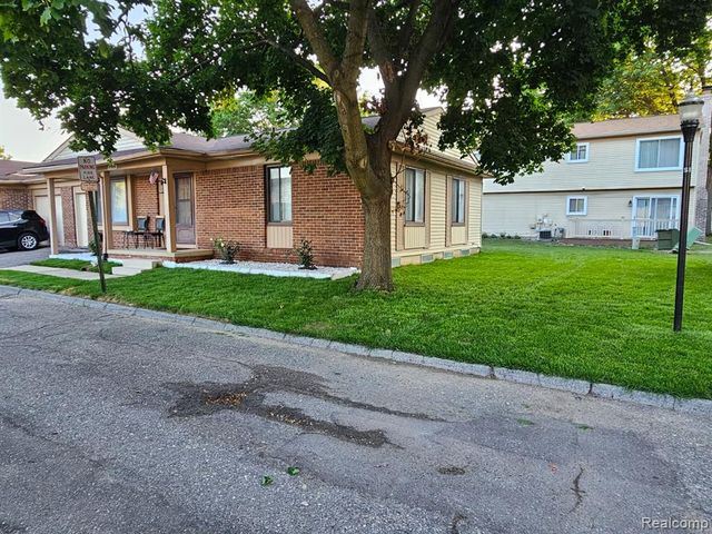 2926 Roundtree Drive, Troy, MI 48083