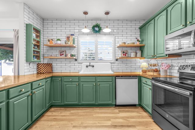 37 5th Ave, Bluffton, SC 29910
