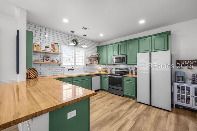 37 5th Ave, Bluffton, SC 29910