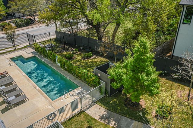4004 Banister LN 312, Austin, TX 78704