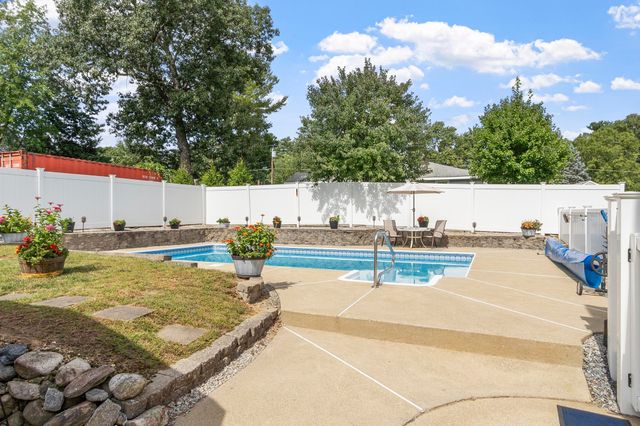 142 Bridle Road, Billerica, MA 01821