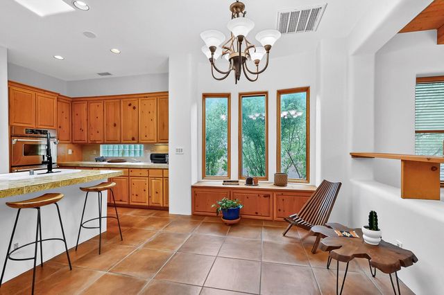 138 E Chili Line, Santa Fe, NM 87508