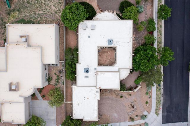 138 E Chili Line, Santa Fe, NM 87508