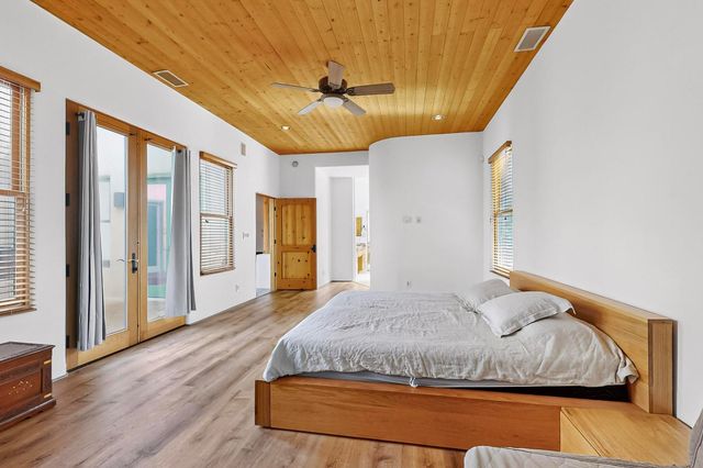 138 E Chili Line, Santa Fe, NM 87508