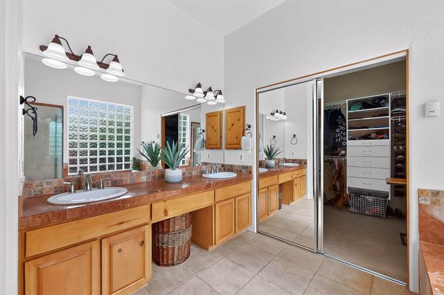 138 E Chili Line, Santa Fe, NM 87508