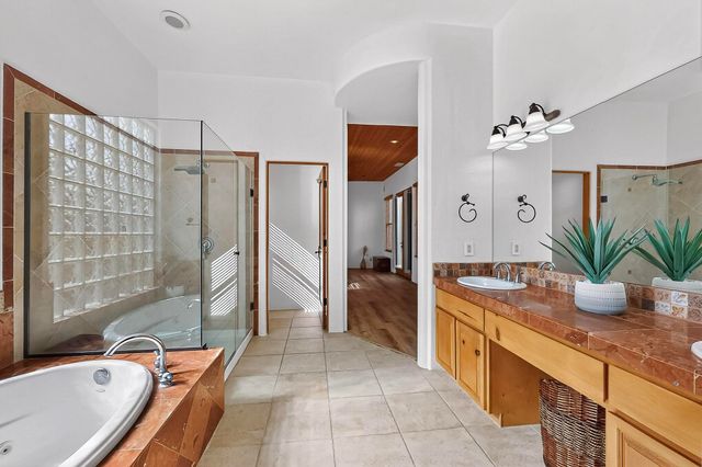 138 E Chili Line, Santa Fe, NM 87508