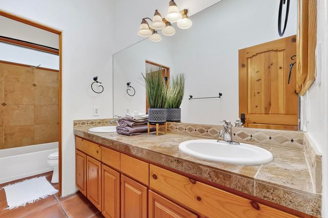 138 E Chili Line, Santa Fe, NM 87508