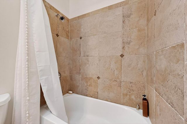 138 E Chili Line, Santa Fe, NM 87508