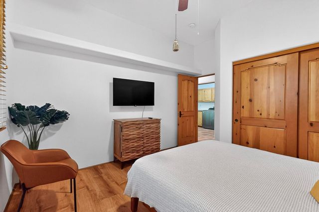 138 E Chili Line, Santa Fe, NM 87508