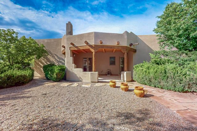 138 E Chili Line, Santa Fe, NM 87508