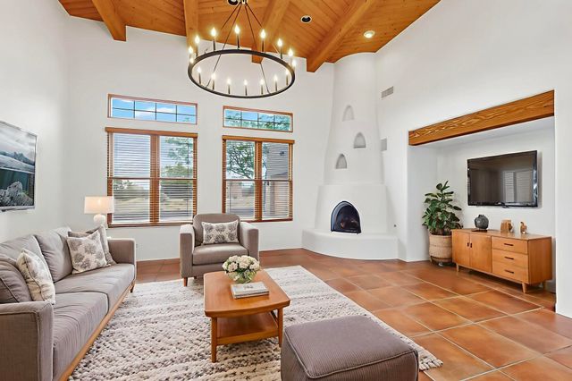 138 E Chili Line, Santa Fe, NM 87508