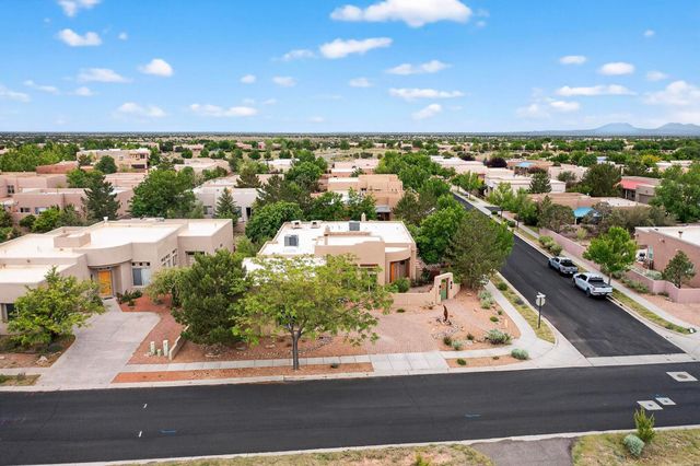 138 E Chili Line, Santa Fe, NM 87508