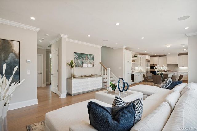 48 Plainview Road, Woodbury, NY 11797