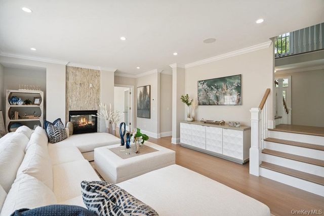 48 Plainview Road, Woodbury, NY 11797