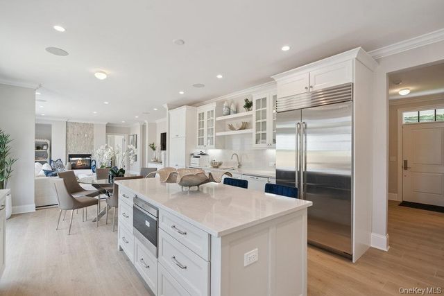 48 Plainview Road, Woodbury, NY 11797