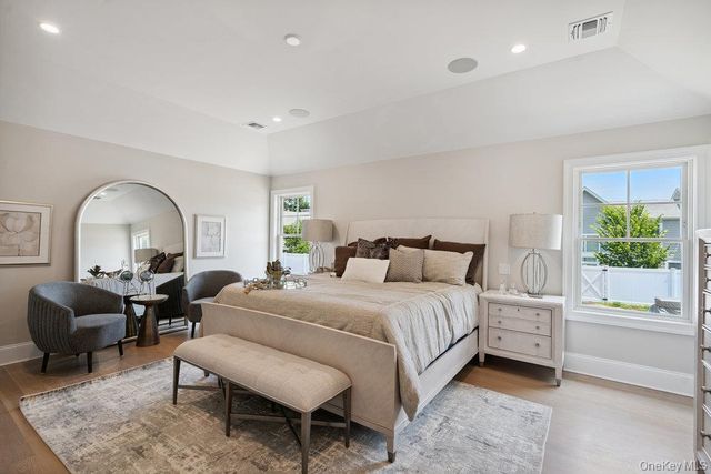 48 Plainview Road, Woodbury, NY 11797