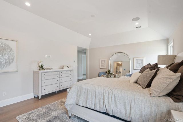 48 Plainview Road, Woodbury, NY 11797