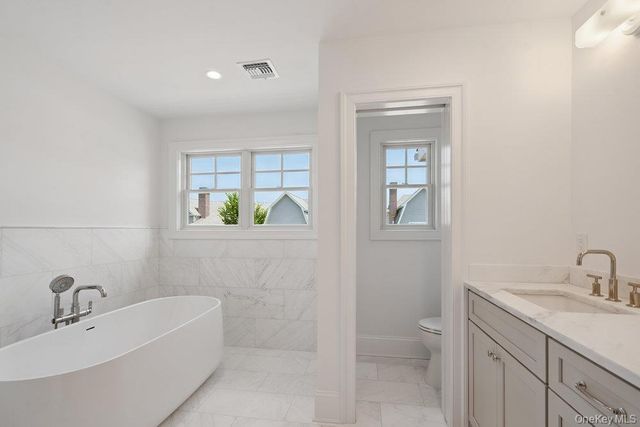 48 Plainview Road, Woodbury, NY 11797