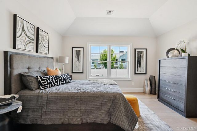 48 Plainview Road, Woodbury, NY 11797