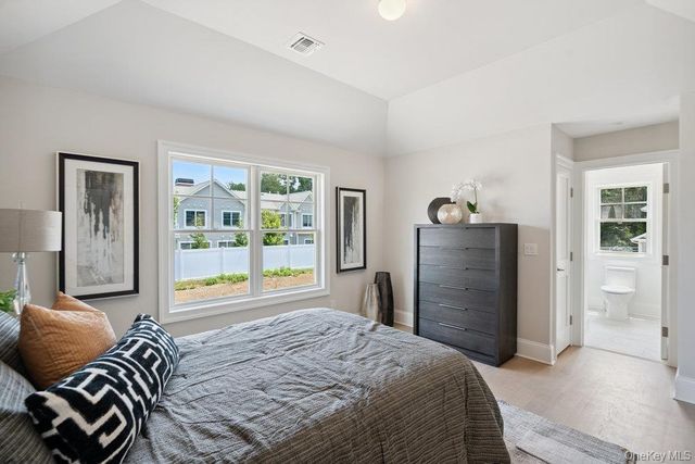 48 Plainview Road, Woodbury, NY 11797