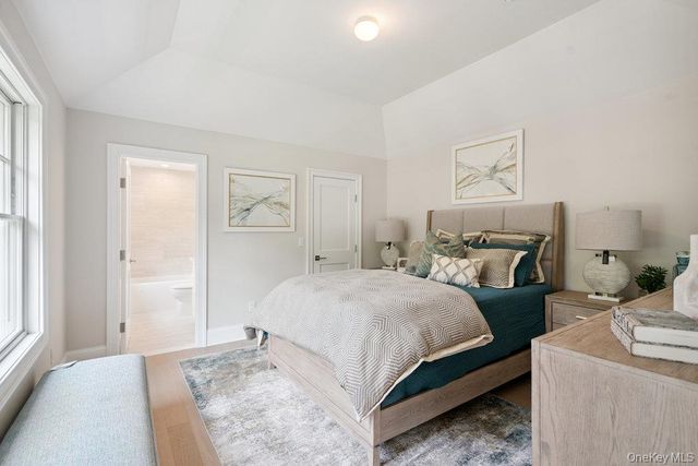 48 Plainview Road, Woodbury, NY 11797